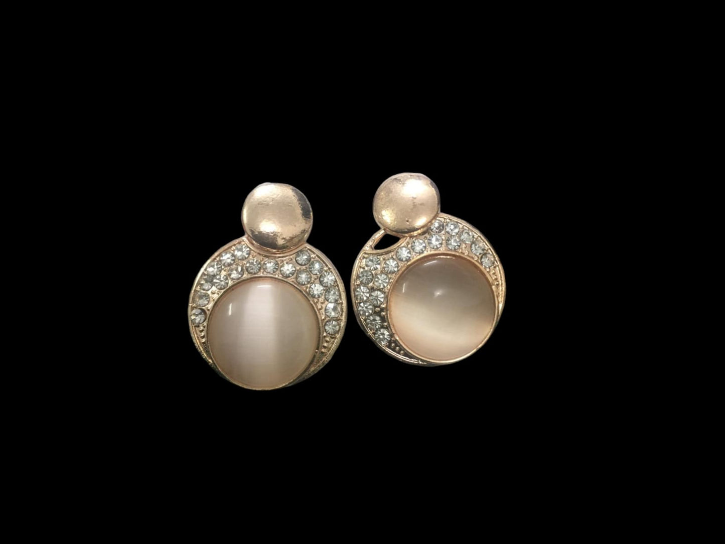 Large Pearl Earring