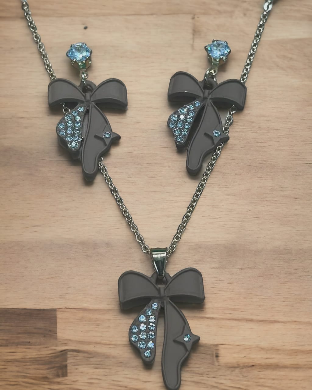 Tie Style Pendant Set